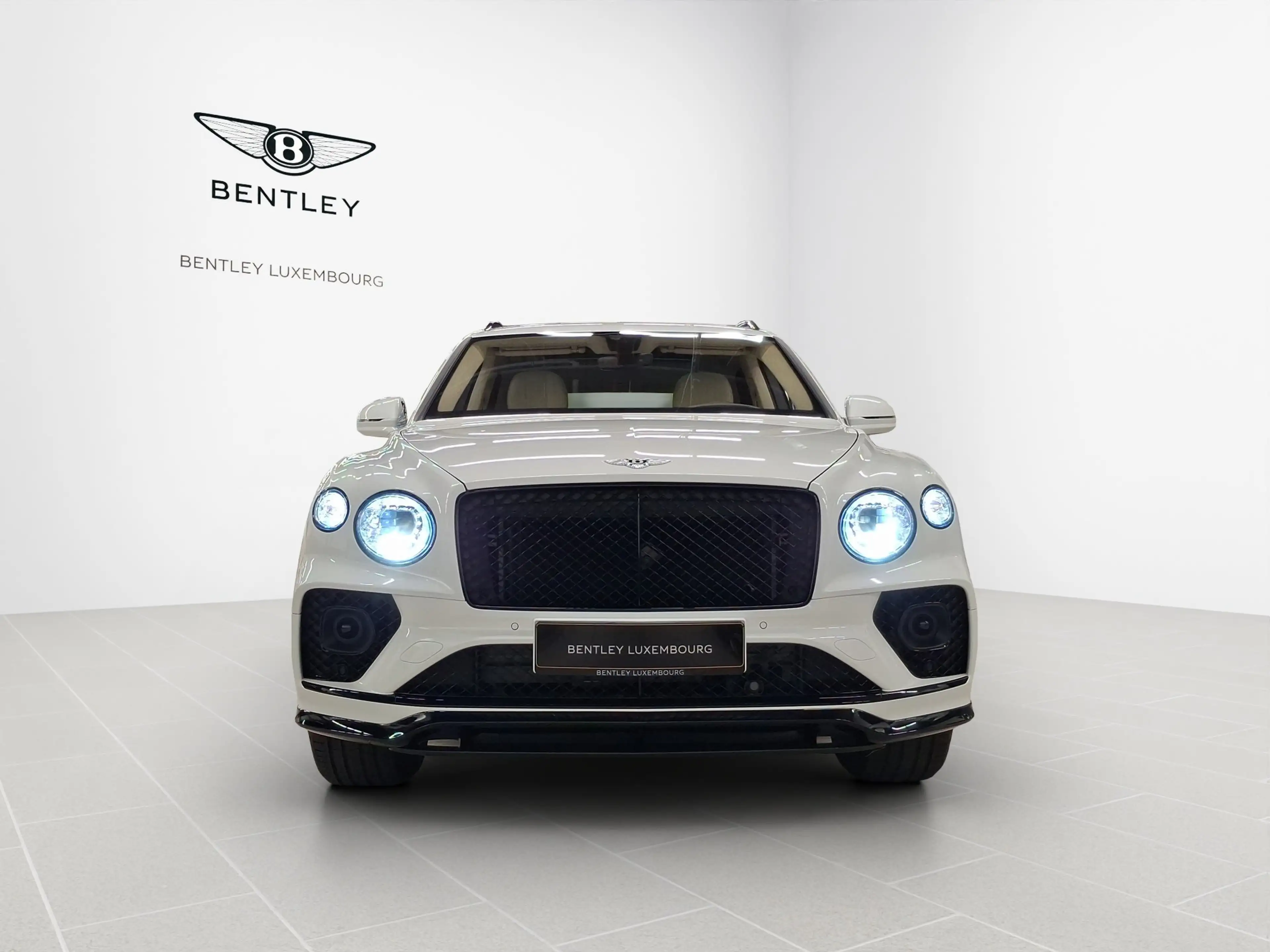 Bentley Bentayga V8 — photo 7