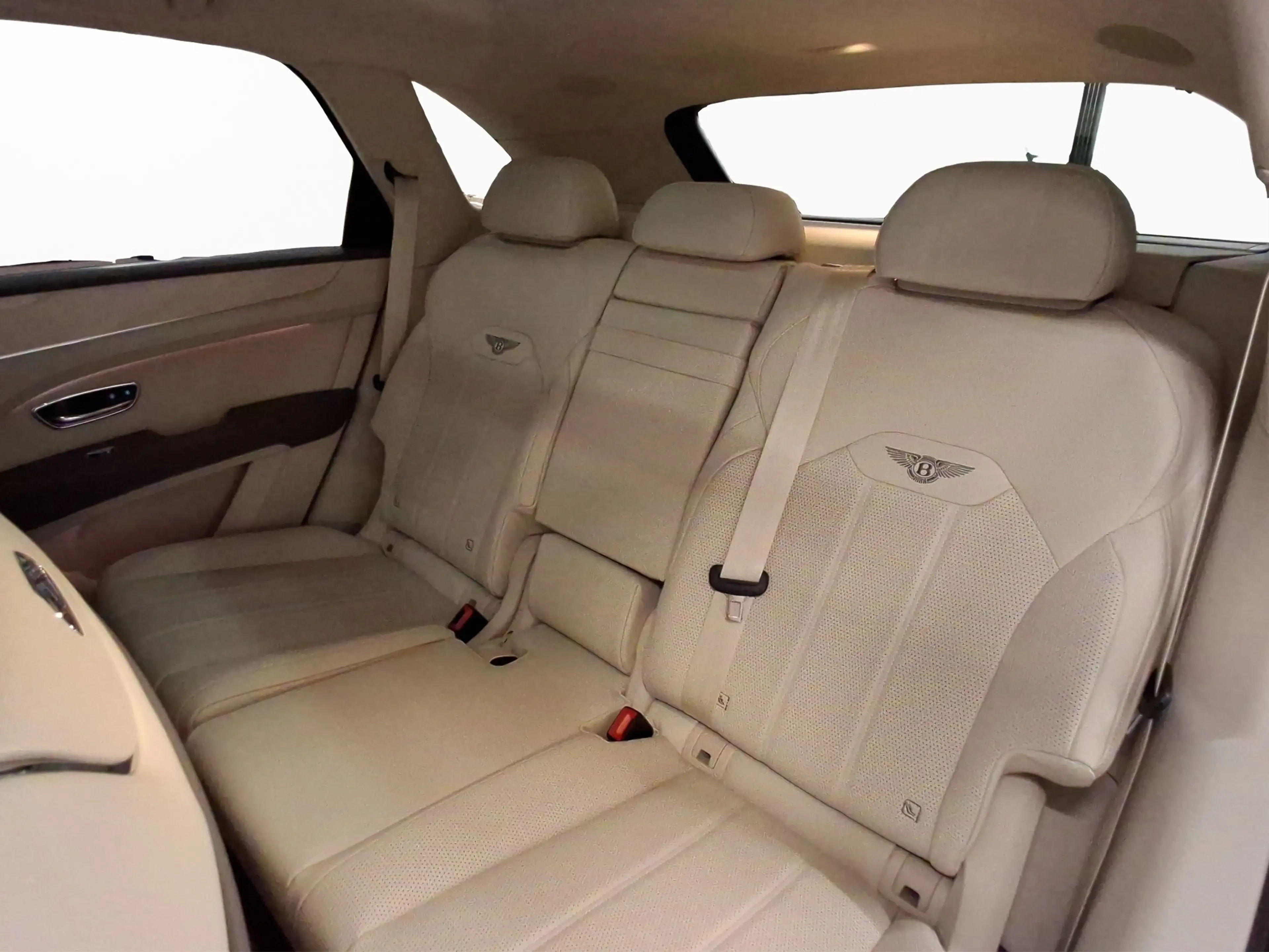 Bentley Bentayga V8 — photo 13