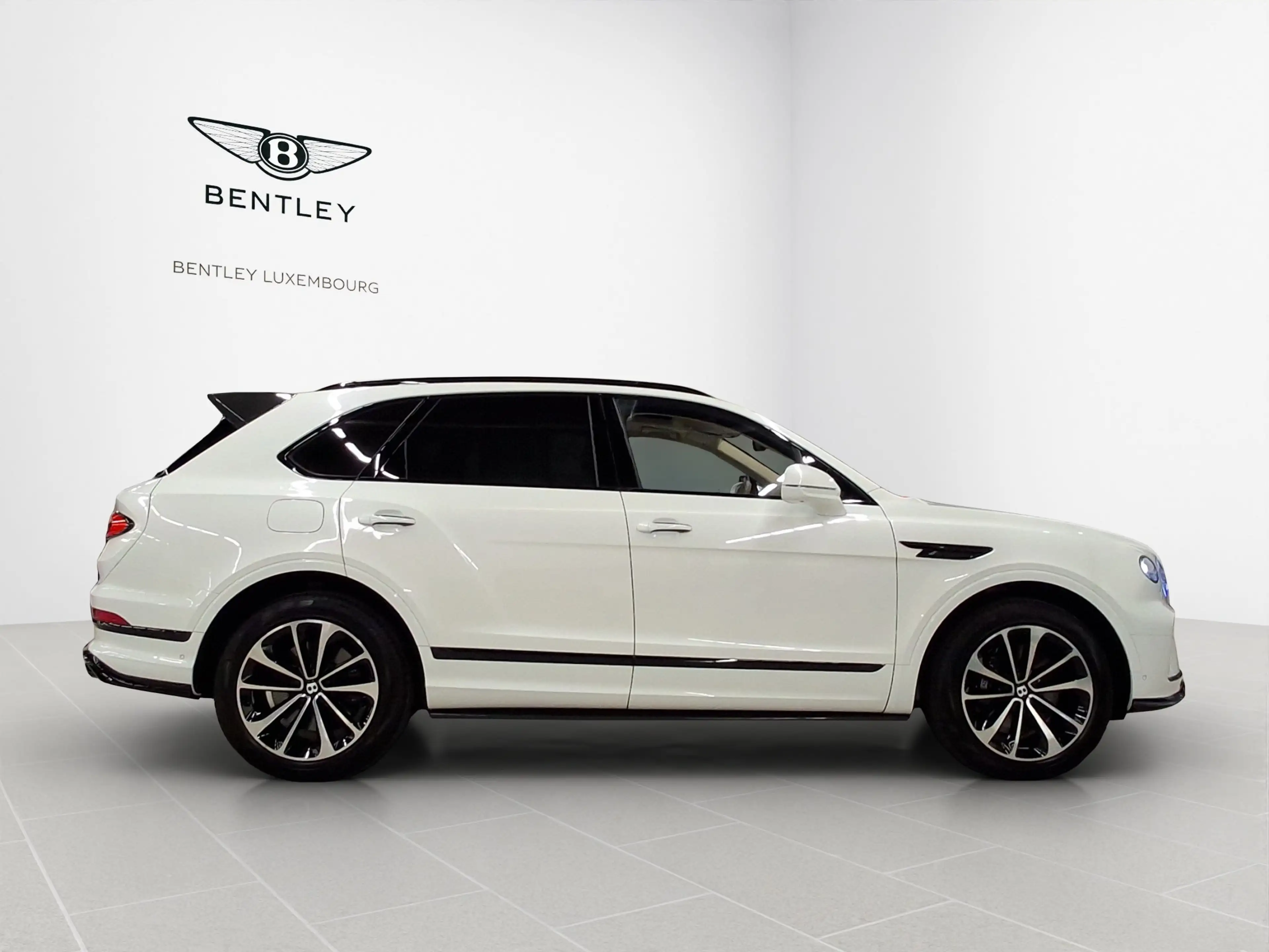 Bentley Bentayga V8 — photo 5