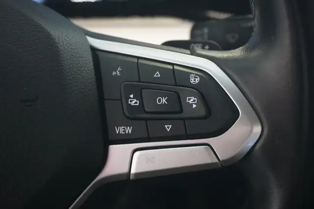 Volkswagen Golf view 13