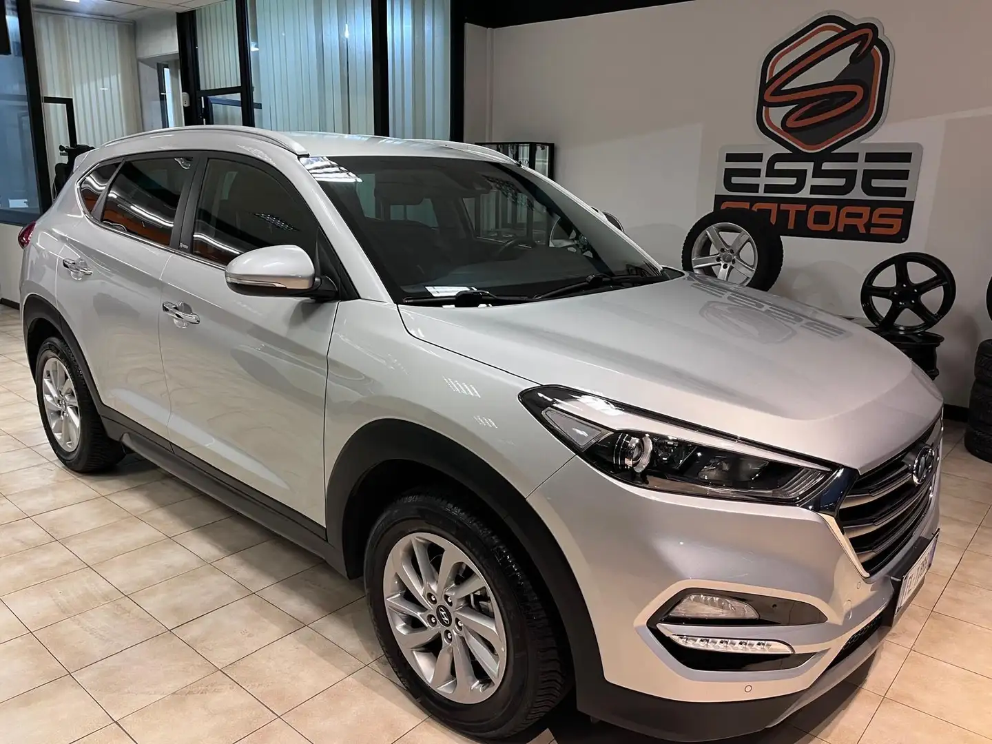 Hyundai TUCSON 1.7 crdi Sound 2wd 115cv Argent - 1