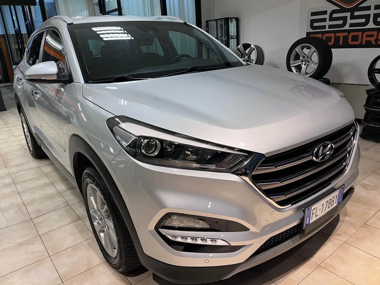 Hyundai TUCSON 1.7 crdi Sound 2wd 115cv Argent - 2