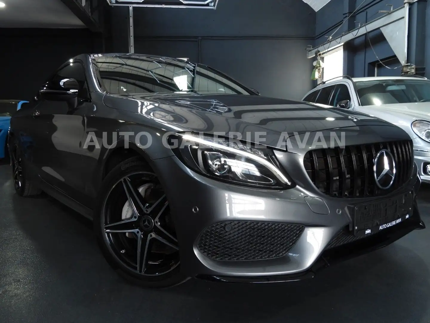 Mercedes-Benz C 200 COUPE AMG-LINE Grijs - 2
