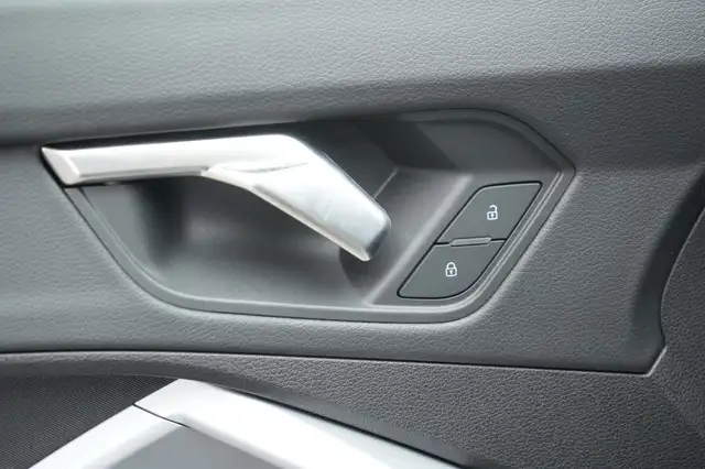Audi Q3 view 27