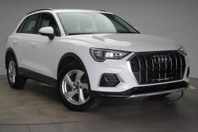 Audi Q3 main image