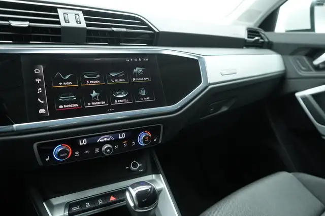 Audi Q3 view 25