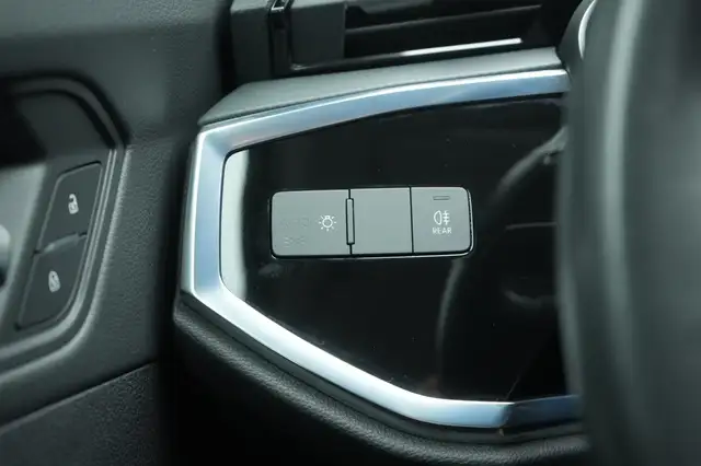 Audi Q3 view 24