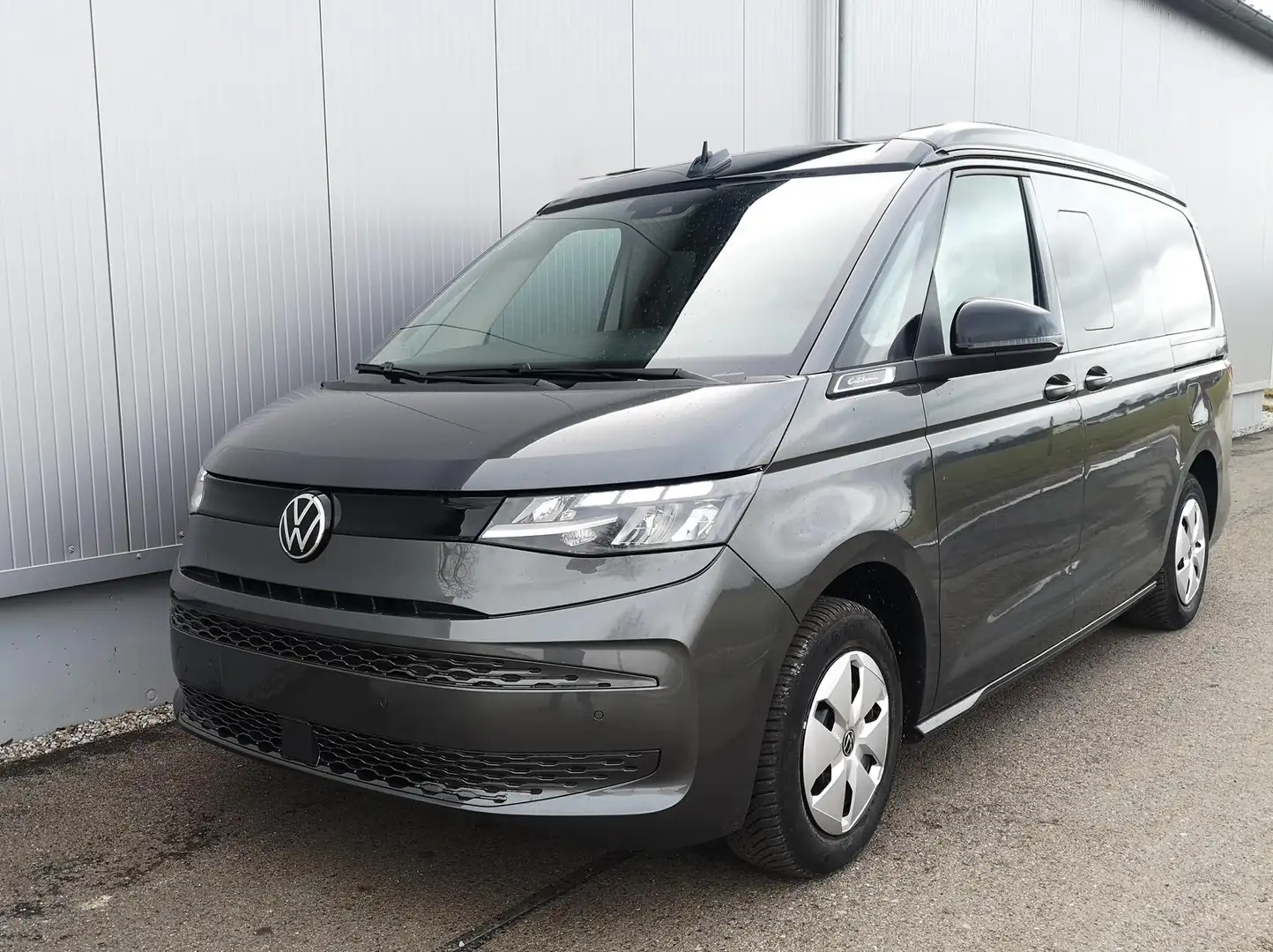 Volkswagen T7 California T7 2.0TDI DSG California Beach GV5 Lite Grijs - 1