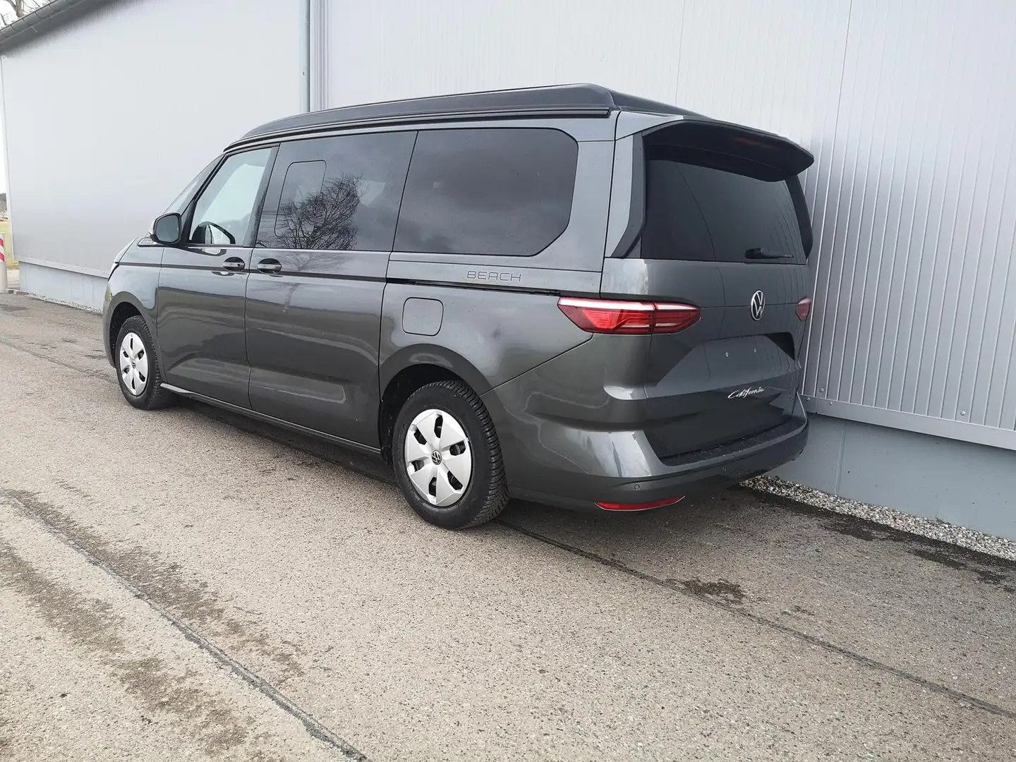 Volkswagen T7 California T7 2.0TDI DSG California Beach GV5 Lite Grijs - 2