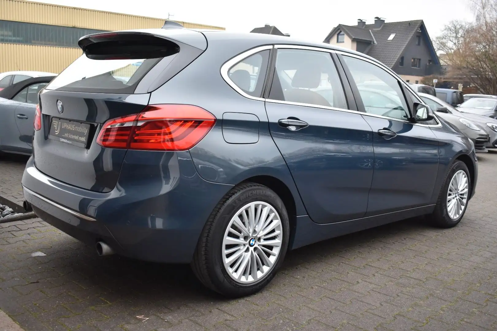 BMW 220 i Active Tourer 192PS Aut./LED/Leder/1.Hand Grau - 2