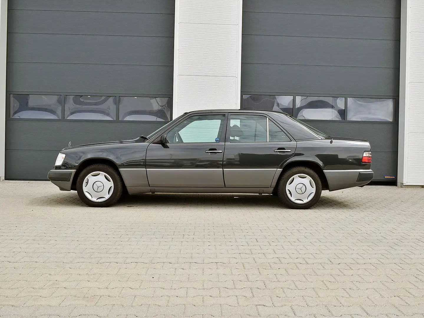 Mercedes-Benz E 300 D Automatik W124 mit Oldtimer-Gutachten/AHK Bleu - 2