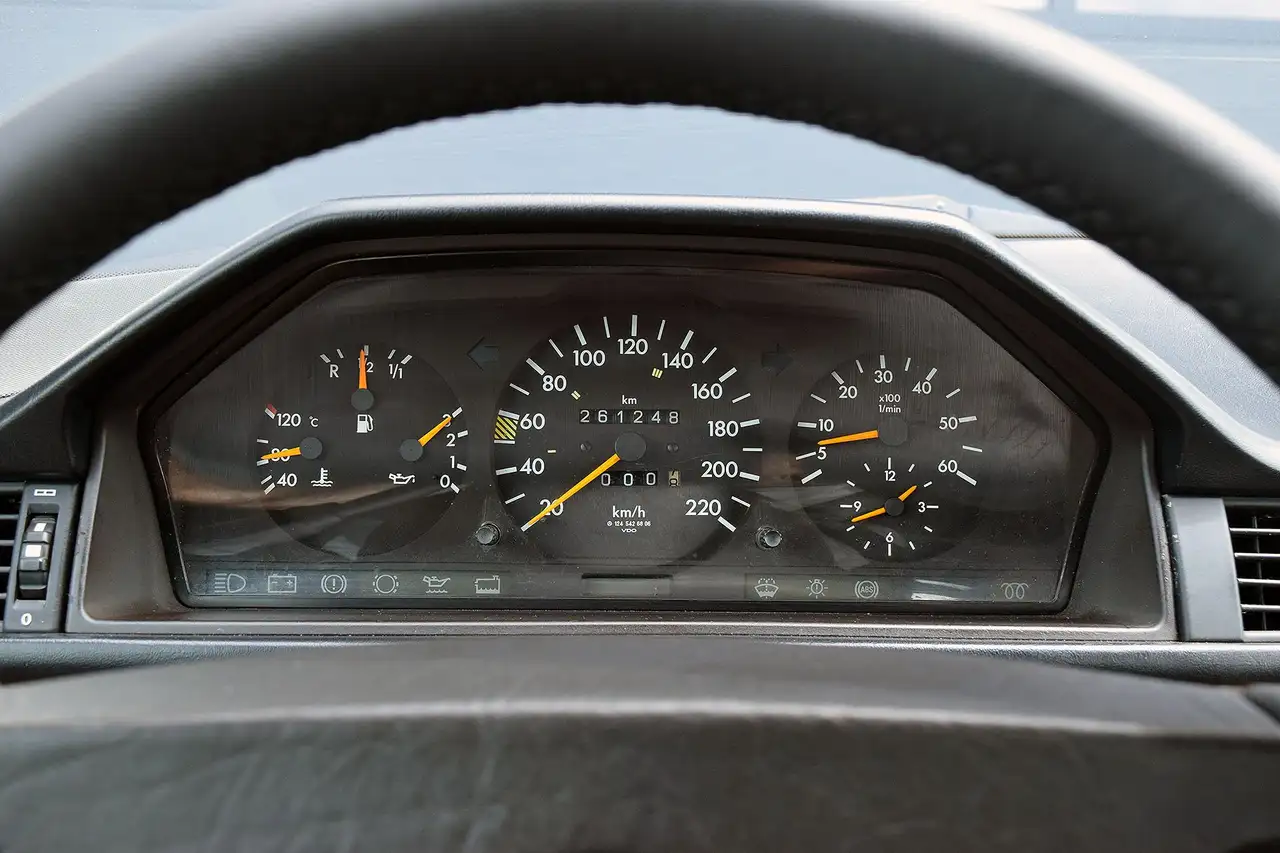 Mercedes-Benz E 300 D Automatik W124 mit Oldtimer-Gutachten/AHK, foto 12