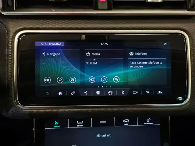Land Rover Range Rover Velar view 23