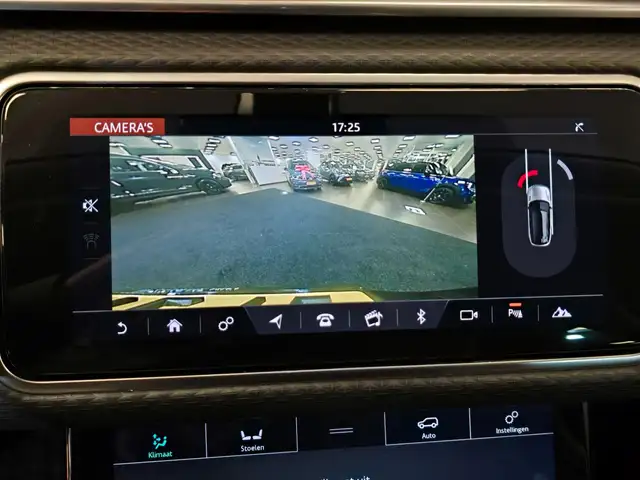 Land Rover Range Rover Velar view 8