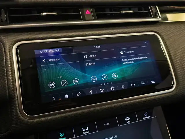 Land Rover Range Rover Velar view 22