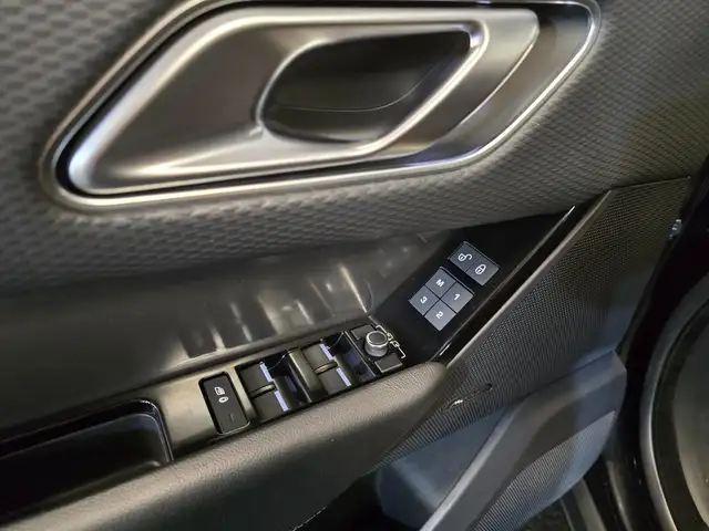 Land Rover Range Rover Velar view 14