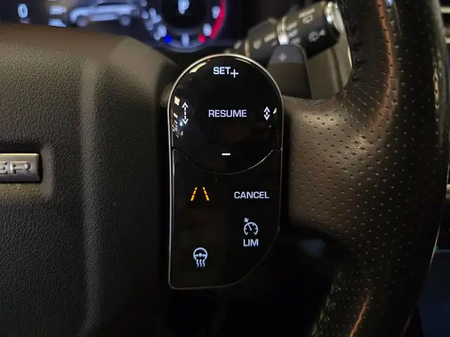 Land Rover Range Rover Velar view 21
