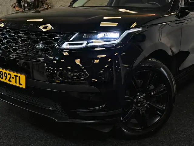 Land Rover Range Rover Velar view 4