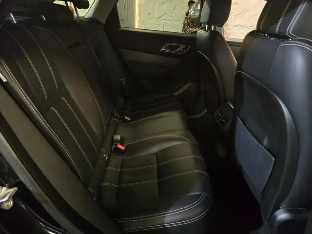 Land Rover Range Rover Velar view 17