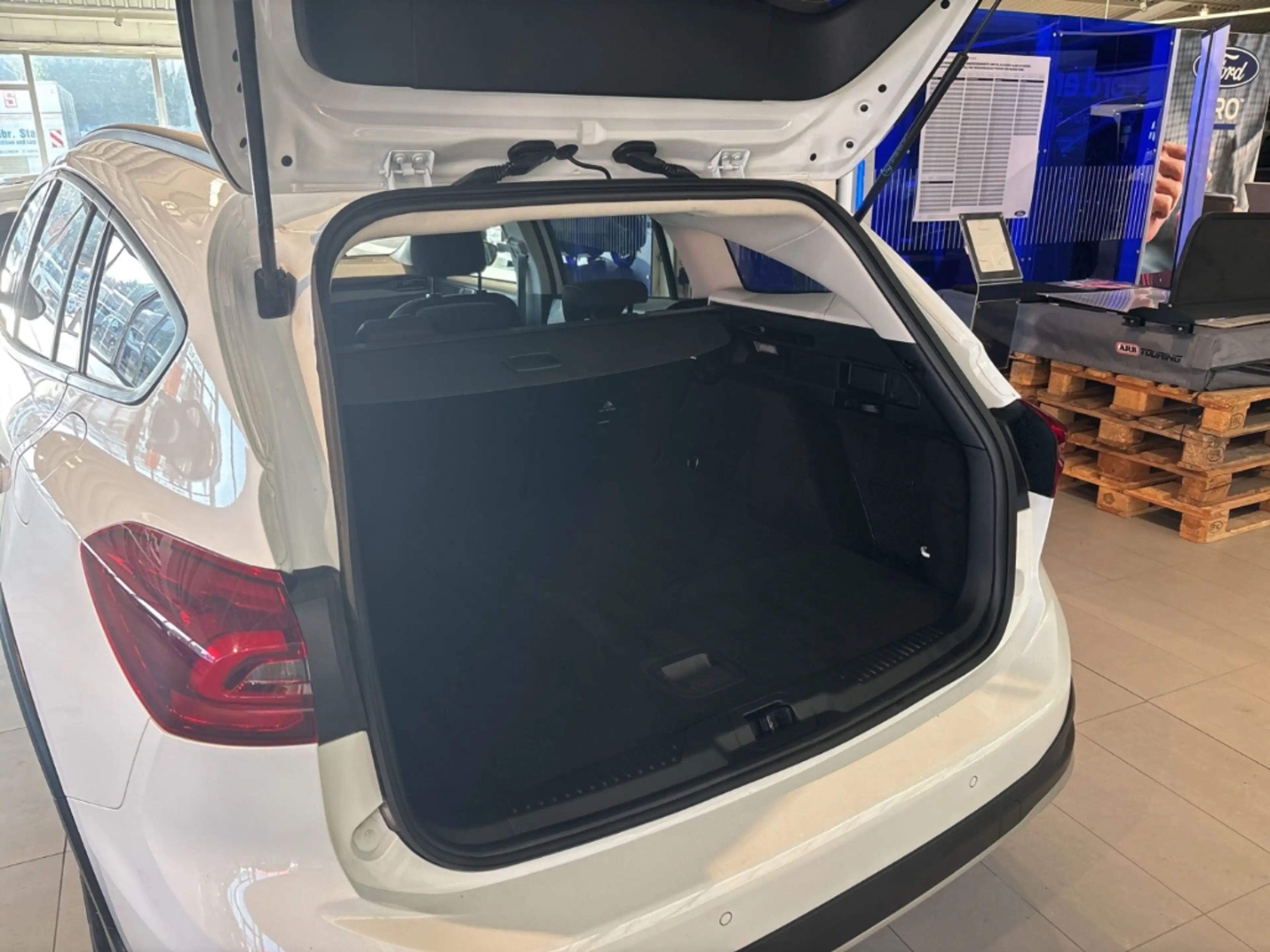 Ford Focus Turnier Active Navi LED ACC Apple CarPlay Android — photo 15