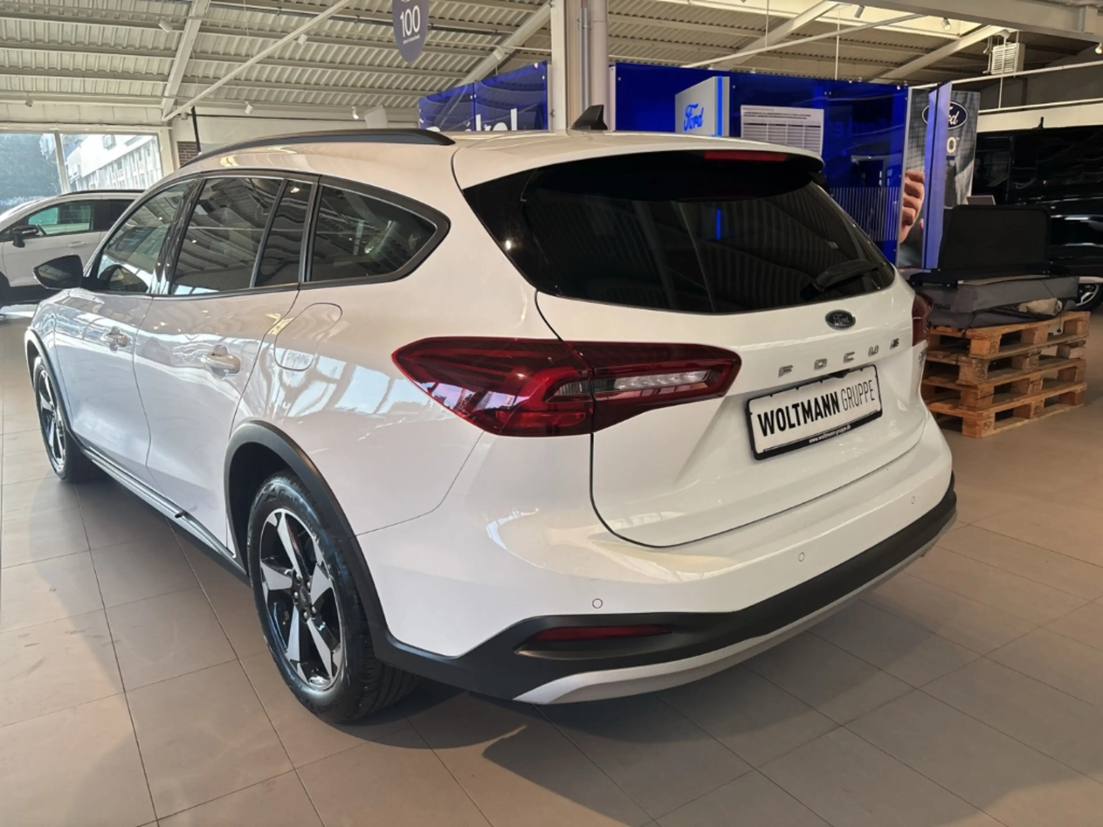 Ford Focus Turnier Active Navi LED ACC Apple CarPlay Android — photo 12