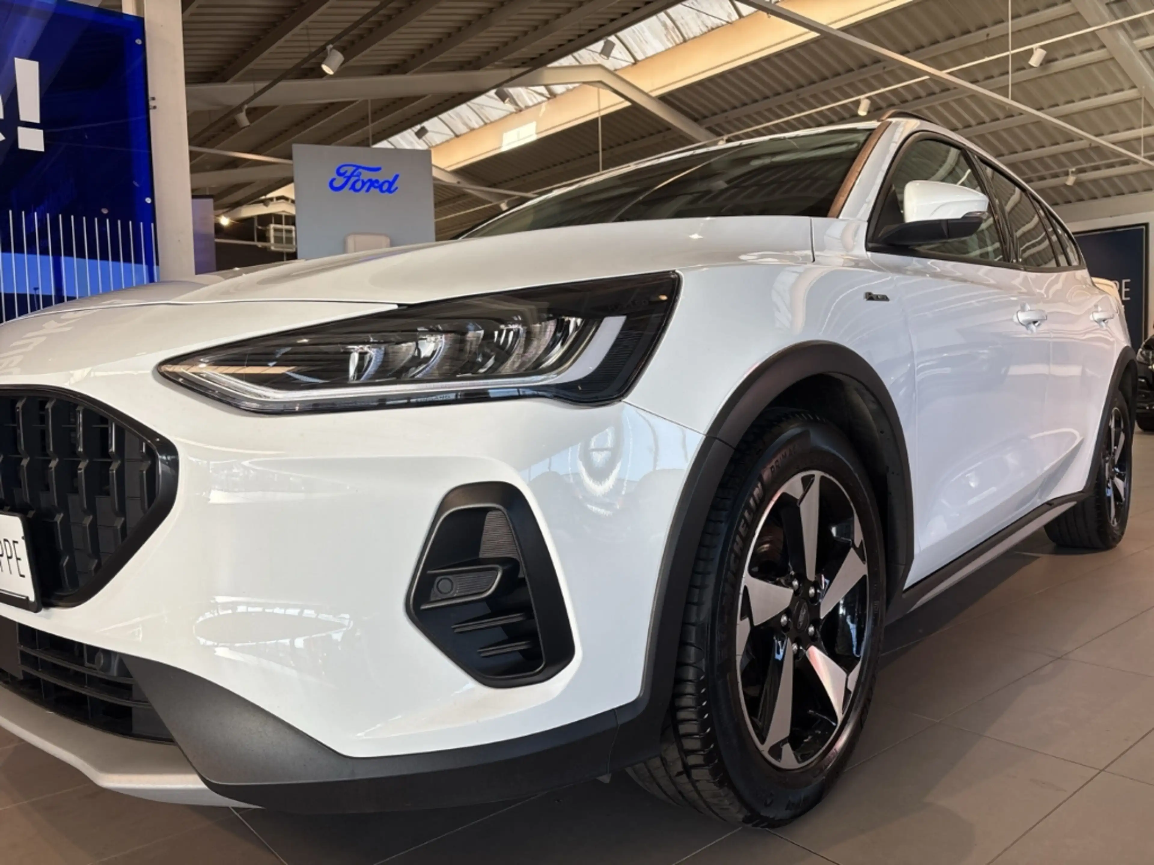 Ford Focus Turnier Active Navi LED ACC Apple CarPlay Android — photo 11