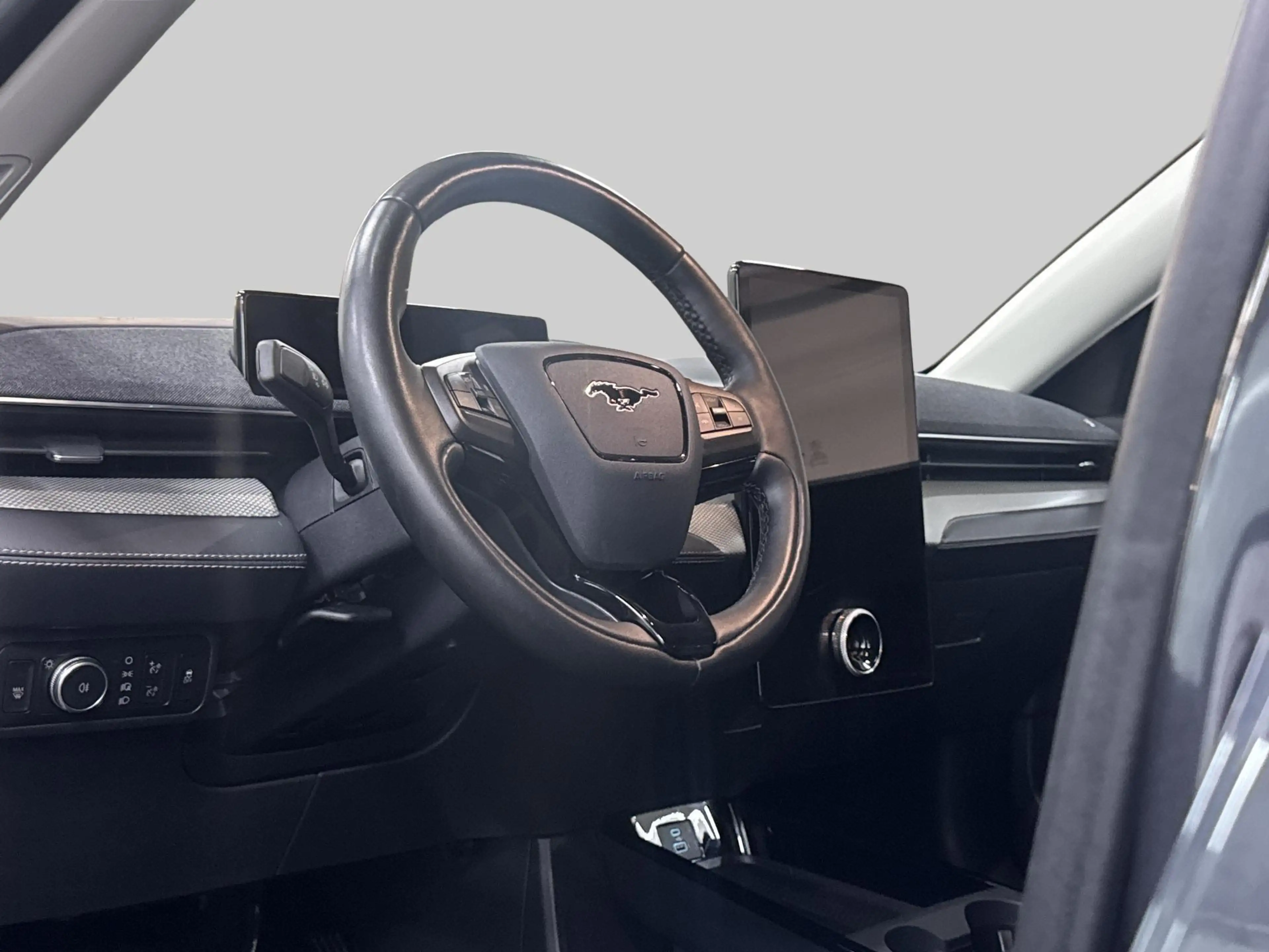 Ford Mustang Mach-E Extended RWD 98 kWh | Premium | SOH 96.4% | Panora — photo 5