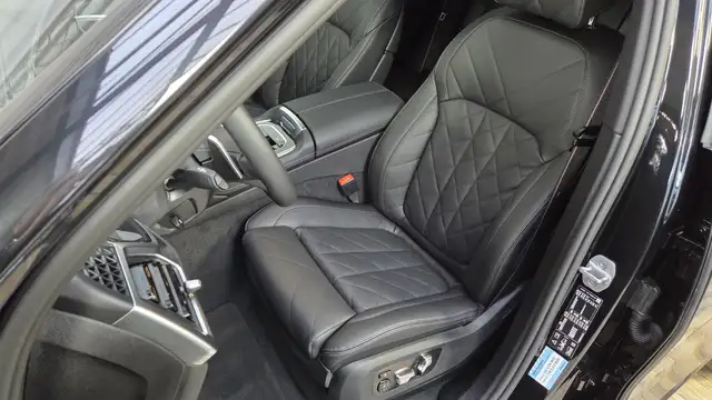 BMW X6 view 15