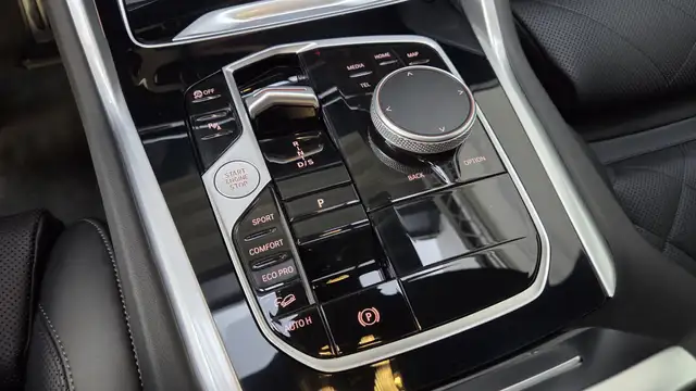 BMW X6 view 10