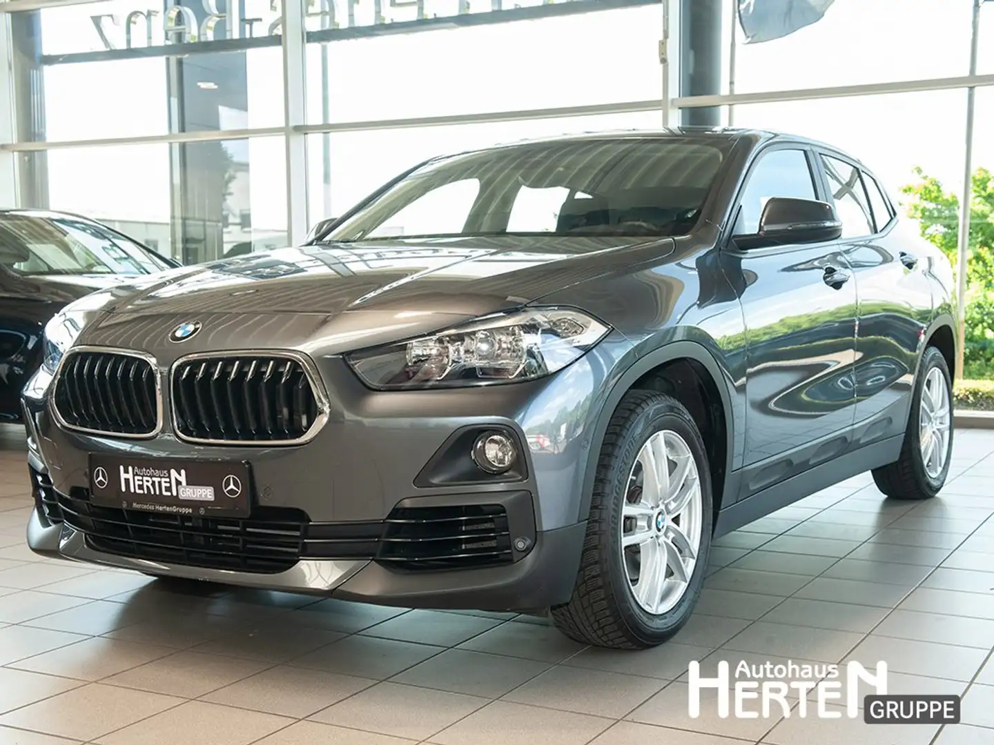BMW X2 sDrive18i ADVANTAGE+NAVI+RÜCKFAHRKAM+BUSINESS Сірий - 1