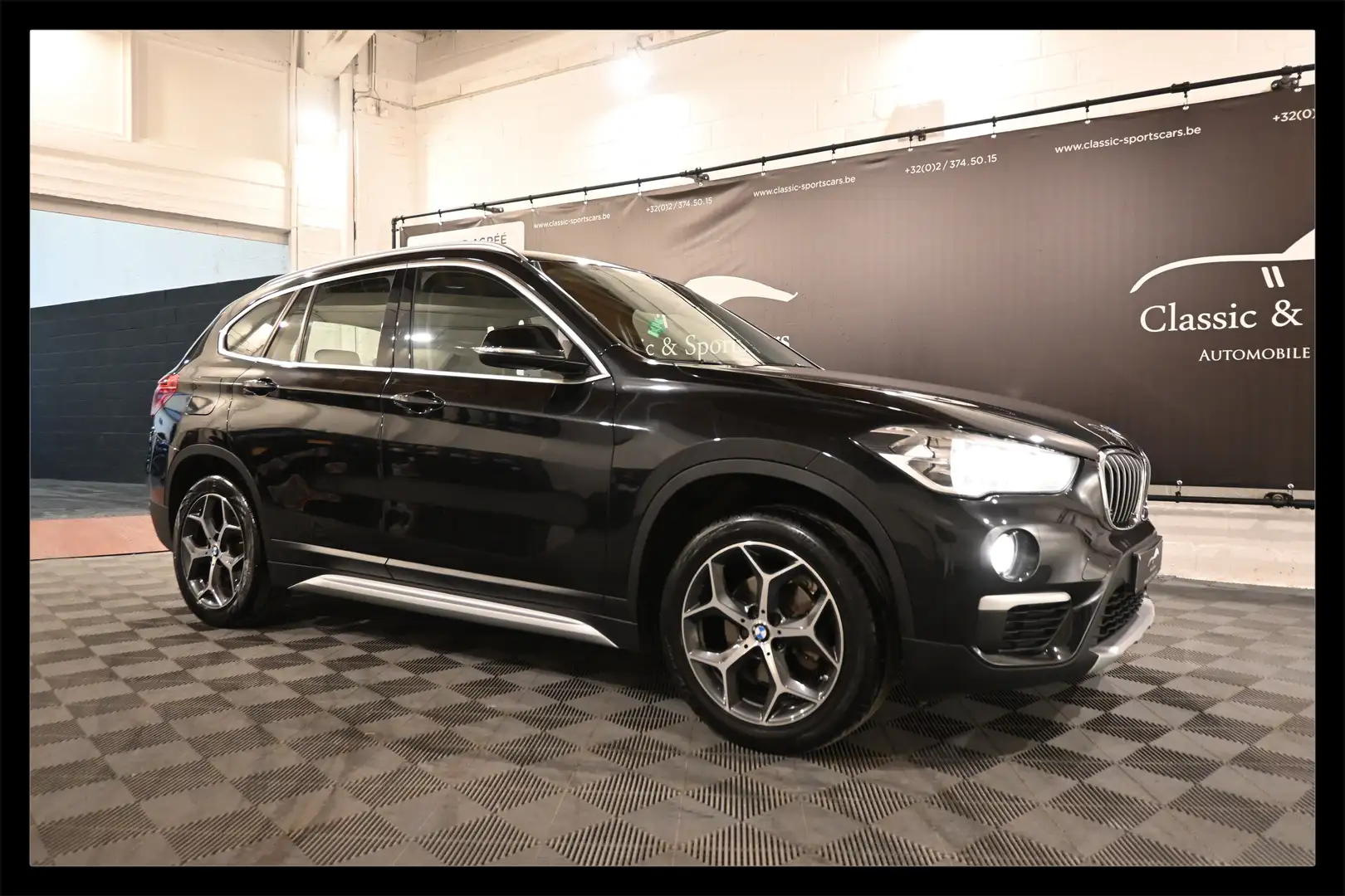 BMW X1 X1 1.5iA sDrive18 / AUTO / CUIR / GPS NAVI / PDC ! Zwart - 1