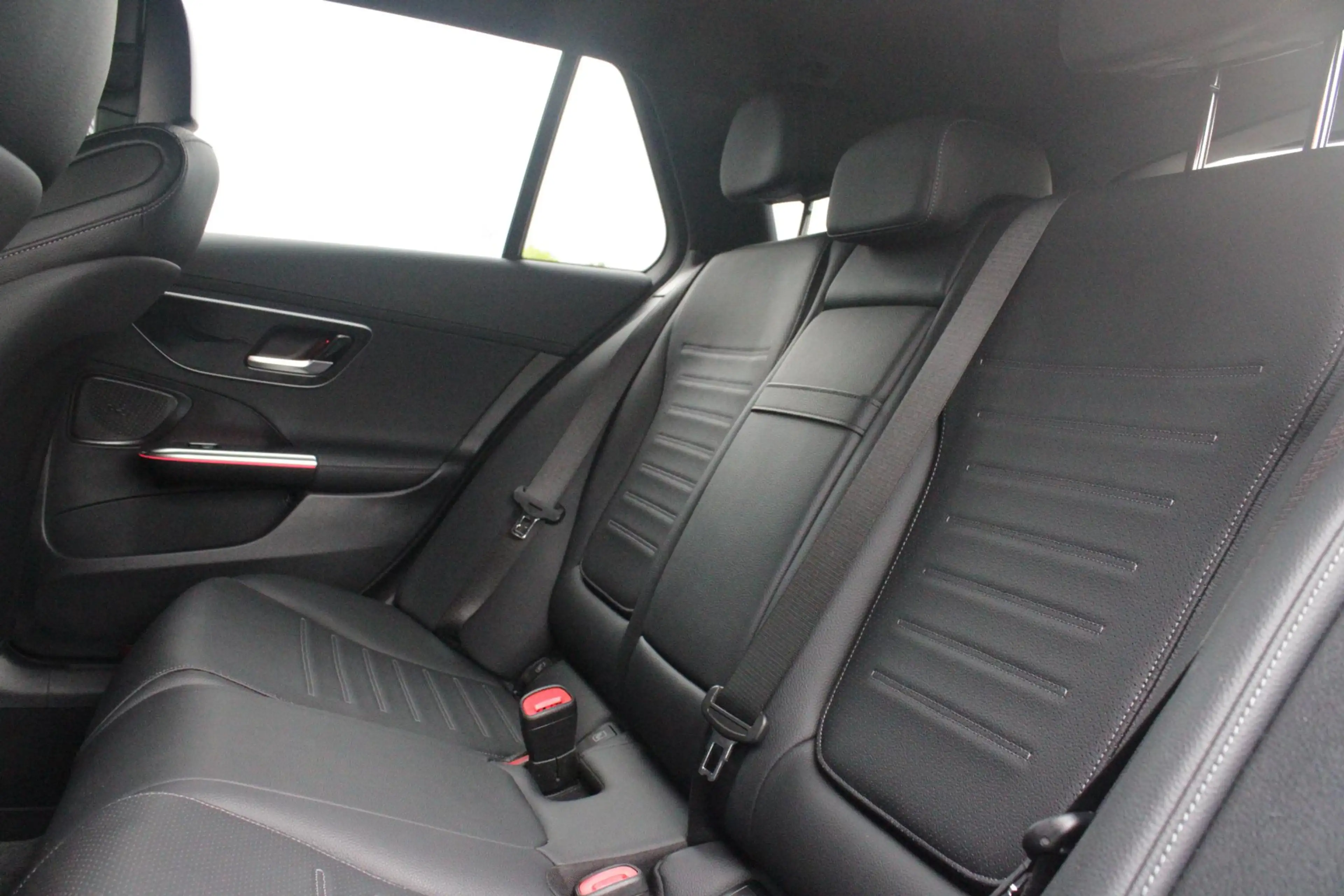 Mercedes-Benz C 200 Estate 218PK Launch Edition AMG Line | PANORAMISCH — photo 8