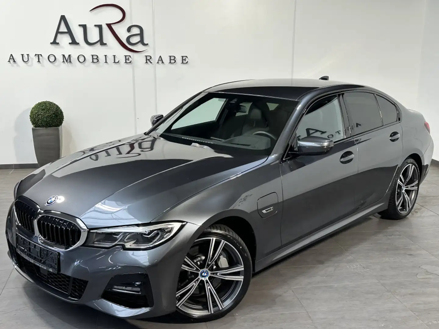 BMW 330 M-Sport NAV+LASER+ACC+HEAD-UP+KAMERA+19ZOLL Grey - 2