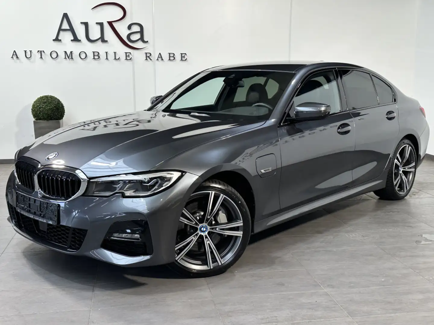 BMW 330 M-Sport NAV+LASER+ACC+HEAD-UP+KAMERA+19ZOLL Grey - 1