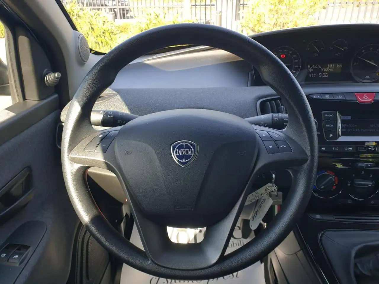 Lancia Ypsilon 2023 — фото 10