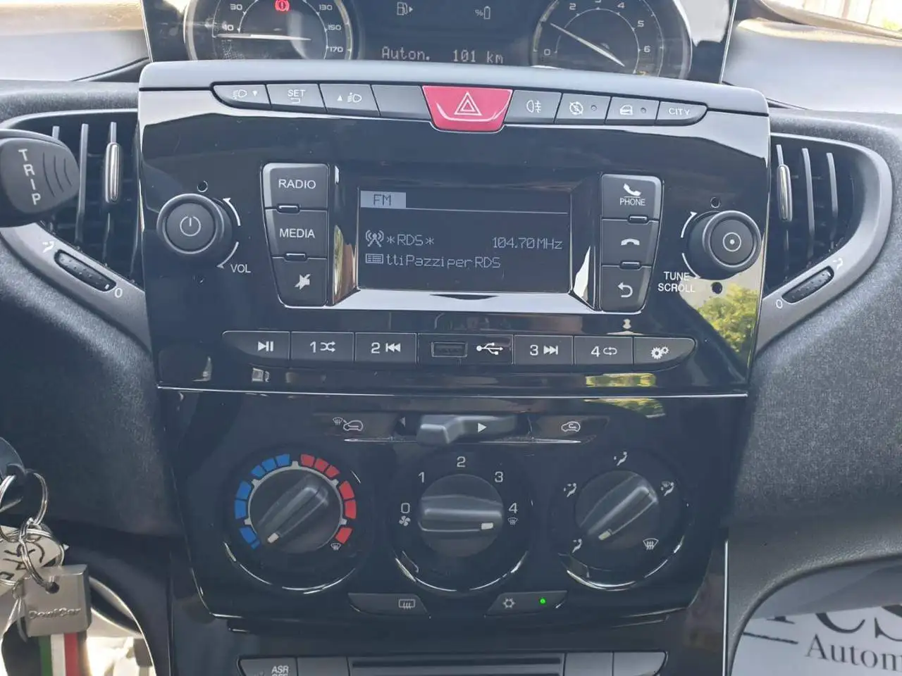 Lancia Ypsilon 2023 — фото 12