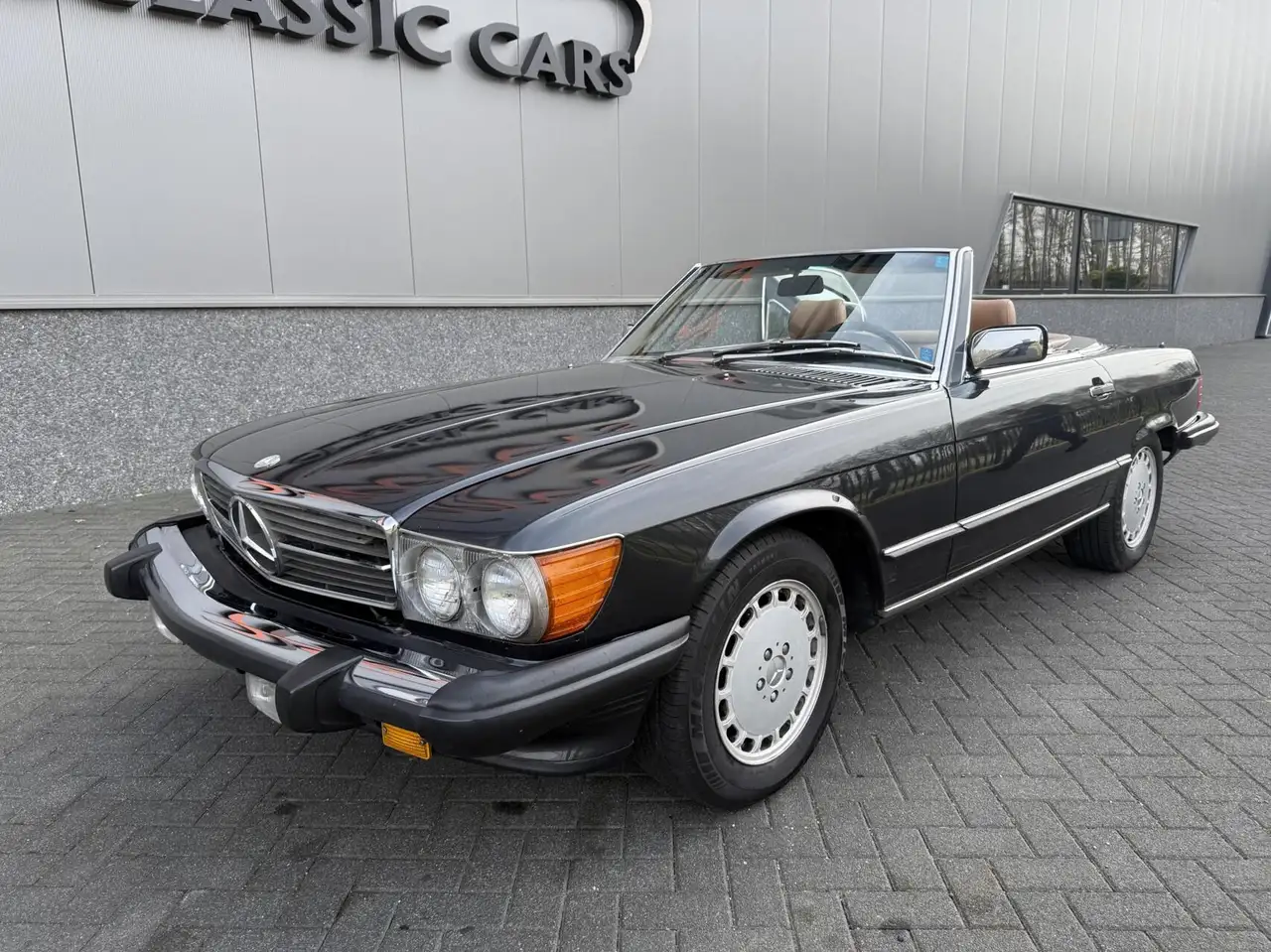 Mercedes-Benz SL 560 W107, foto 1