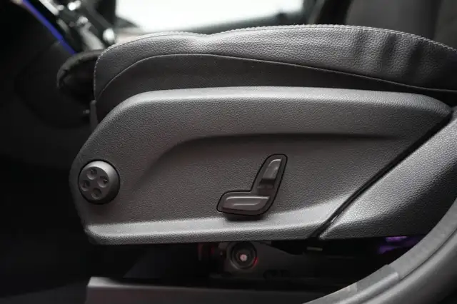 Mercedes-Benz GLC view 29