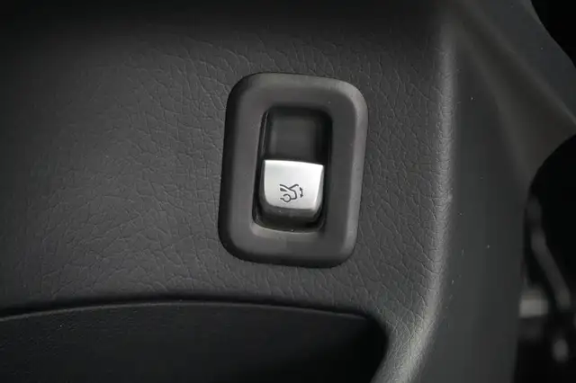 Mercedes-Benz GLC view 28