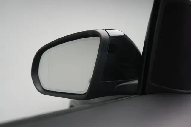 Mercedes-Benz GLC view 22