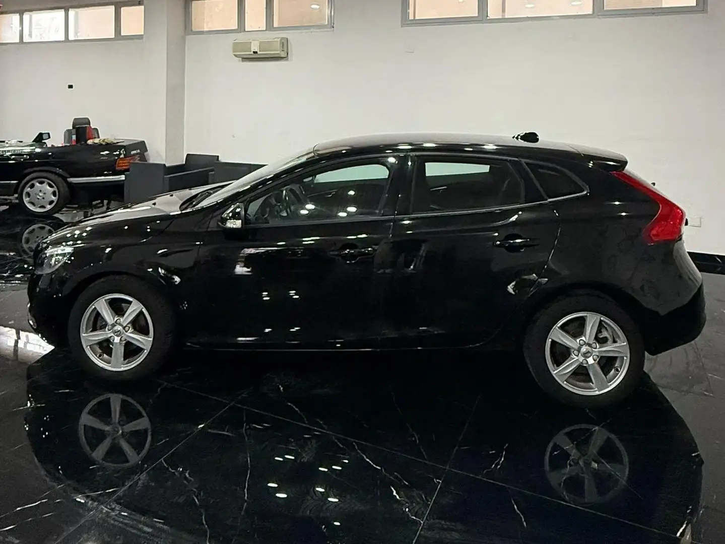 Volvo V40 V40 2.0 d2 eco Momentum Nero - 2