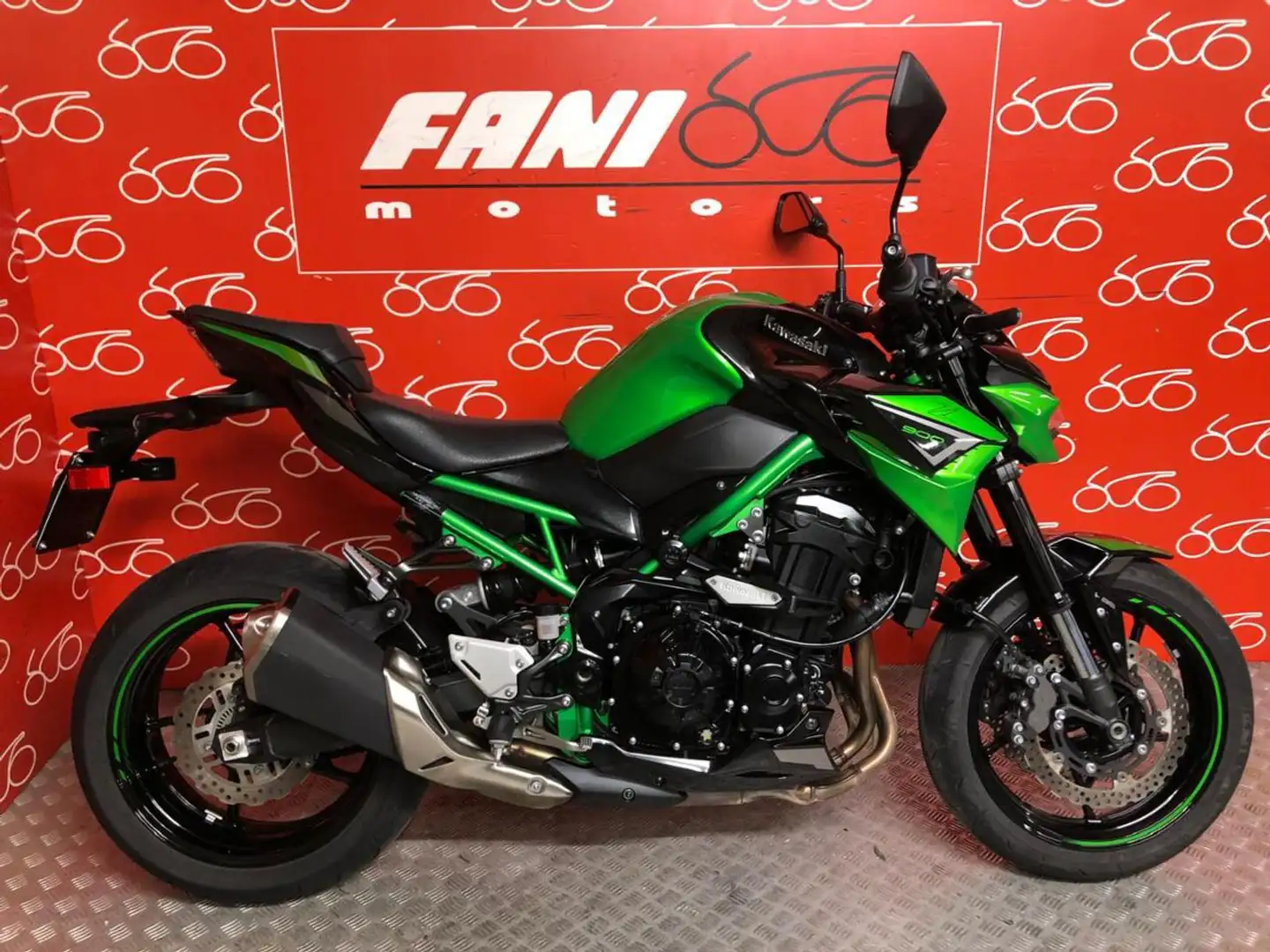 Kawasaki Z 900 . Verde - 1