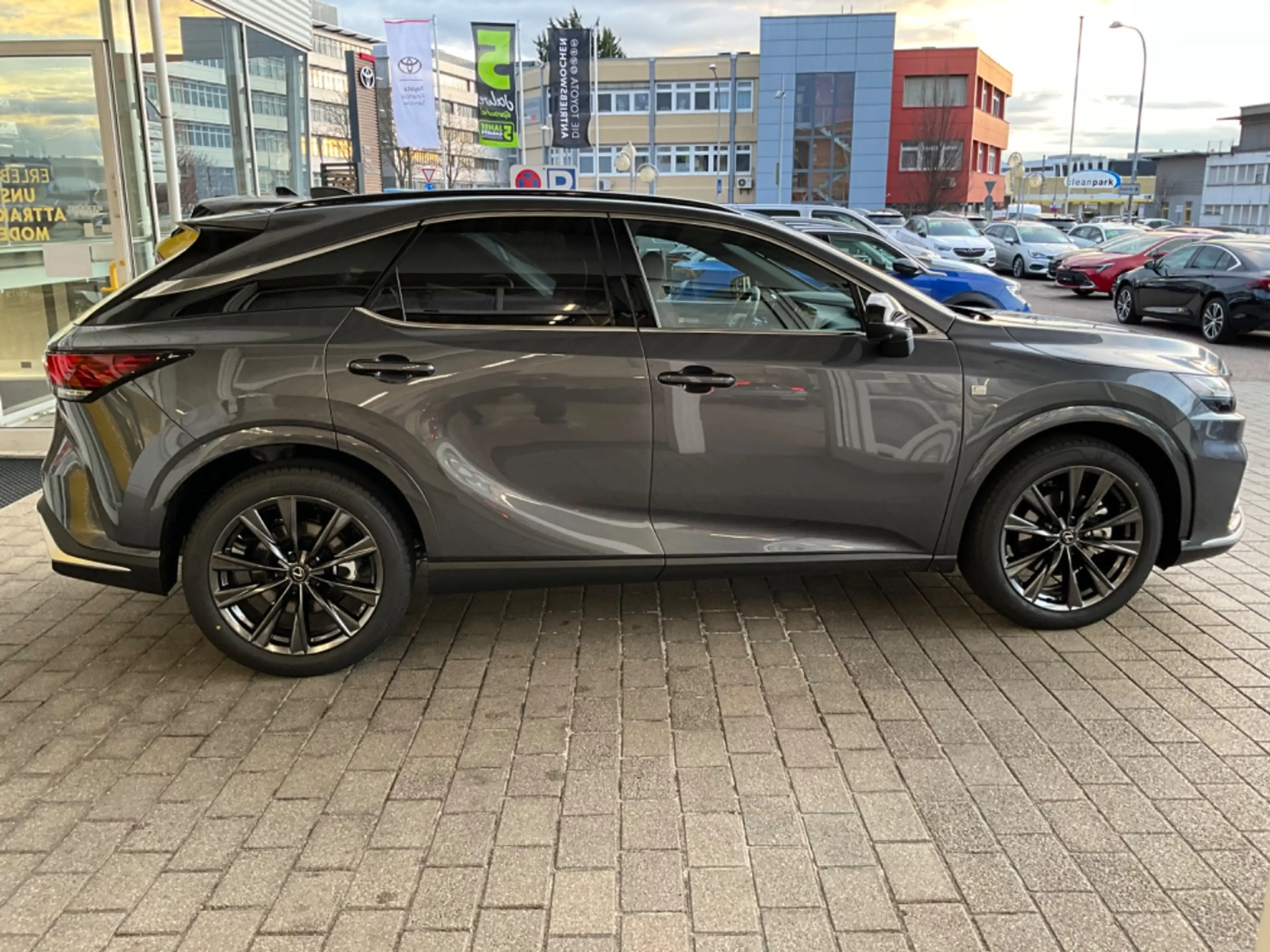 Lexus RX 350h E-FOUR F SPORT Design — photo 4