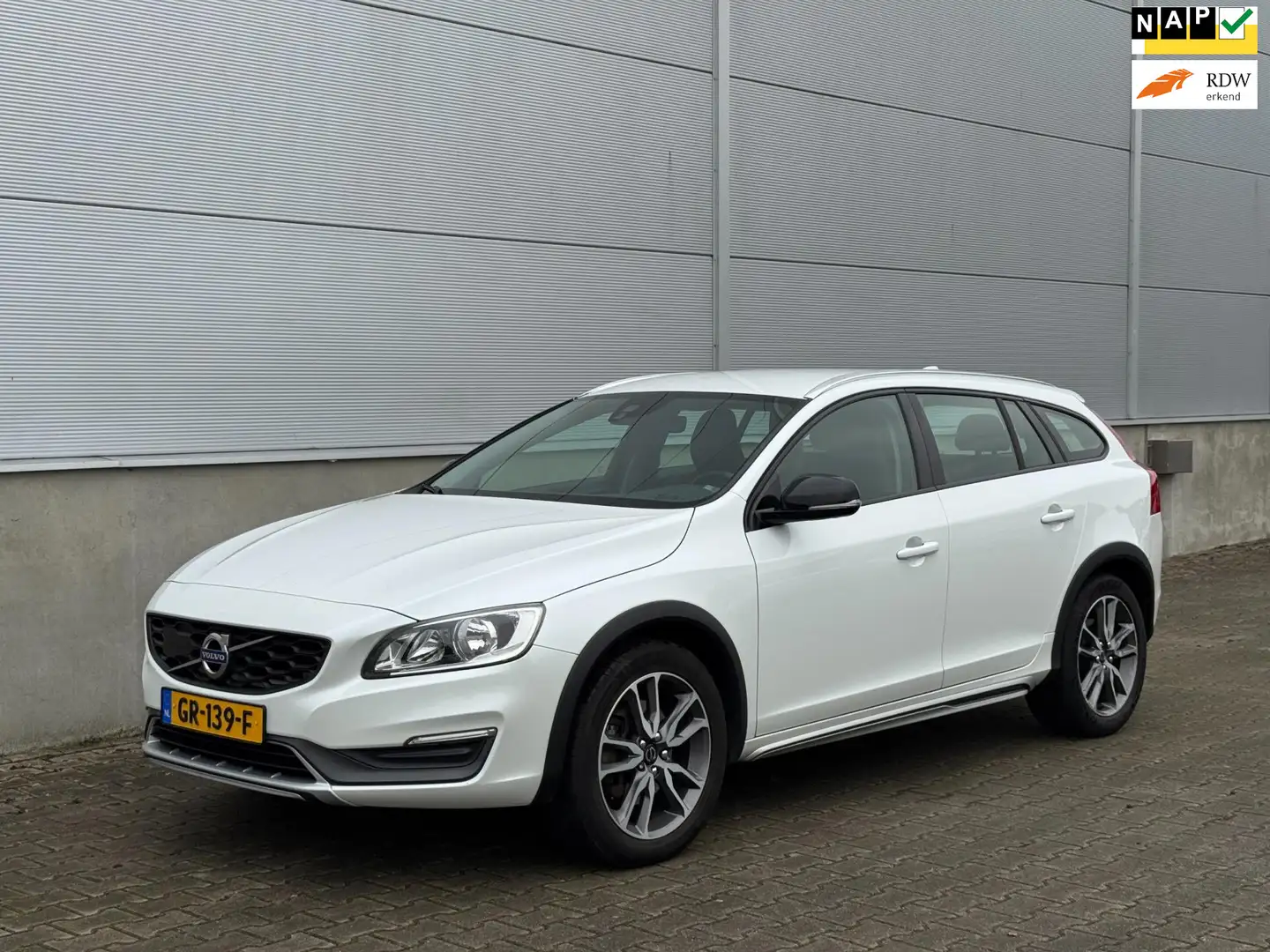 Volvo V60 Cross Country 2.0 D4 Sum Buss CLIMA|NAV|CRUISE|NAP| Wit - 1