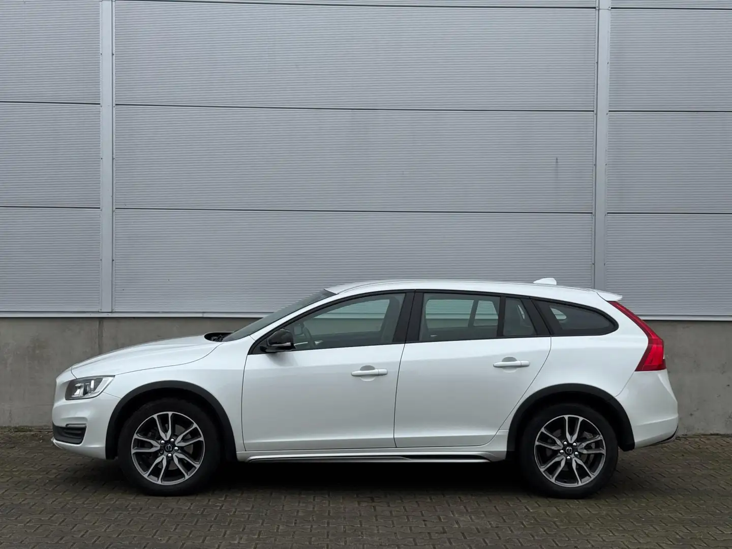 Volvo V60 Cross Country 2.0 D4 Sum Buss CLIMA|NAV|CRUISE|NAP| Wit - 2