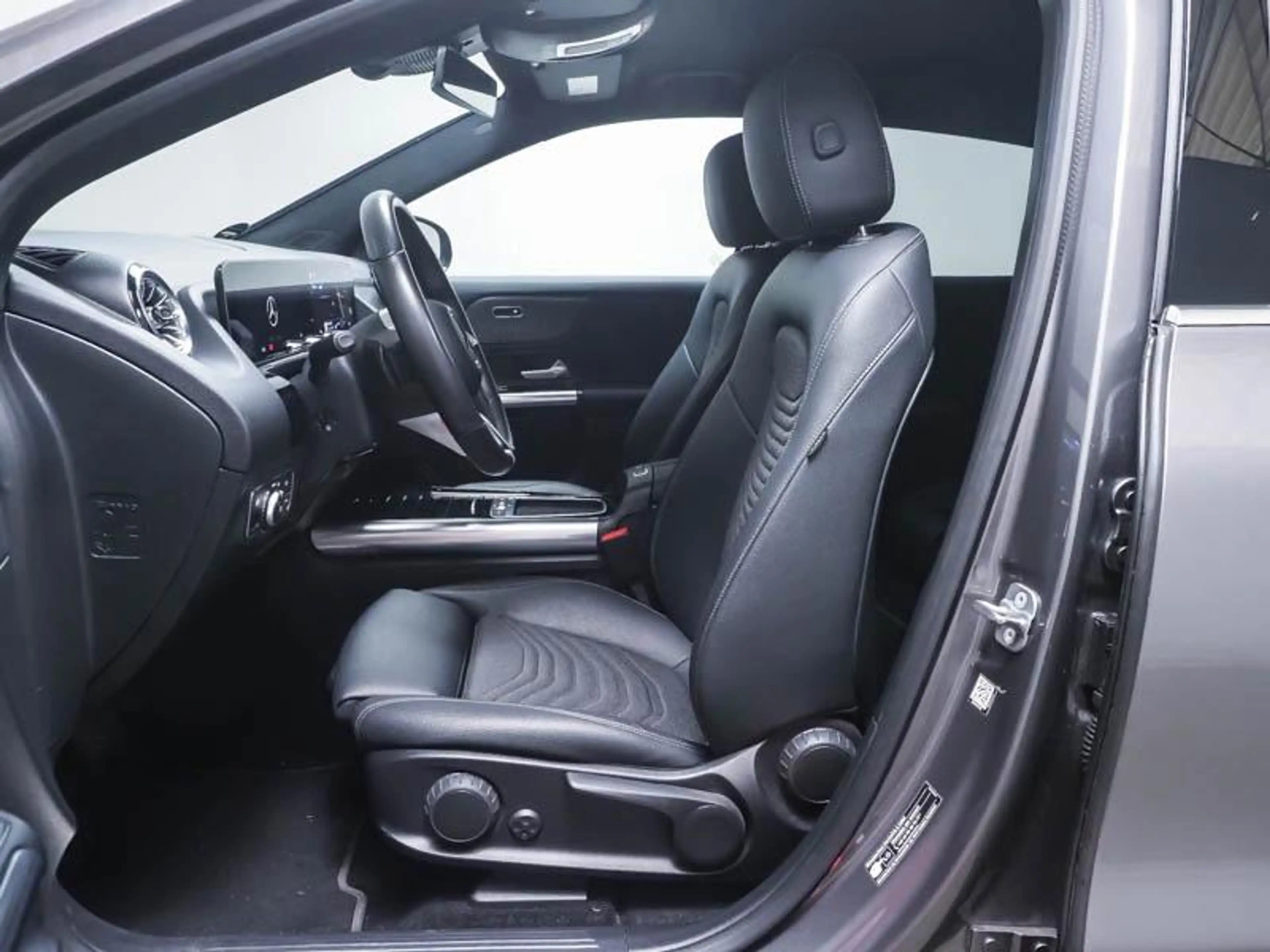 Mercedes-Benz EQA 300 , 4 Matic, Prog. Adv., AHK, LHZ, Totwinkel, Rüc... — photo 4