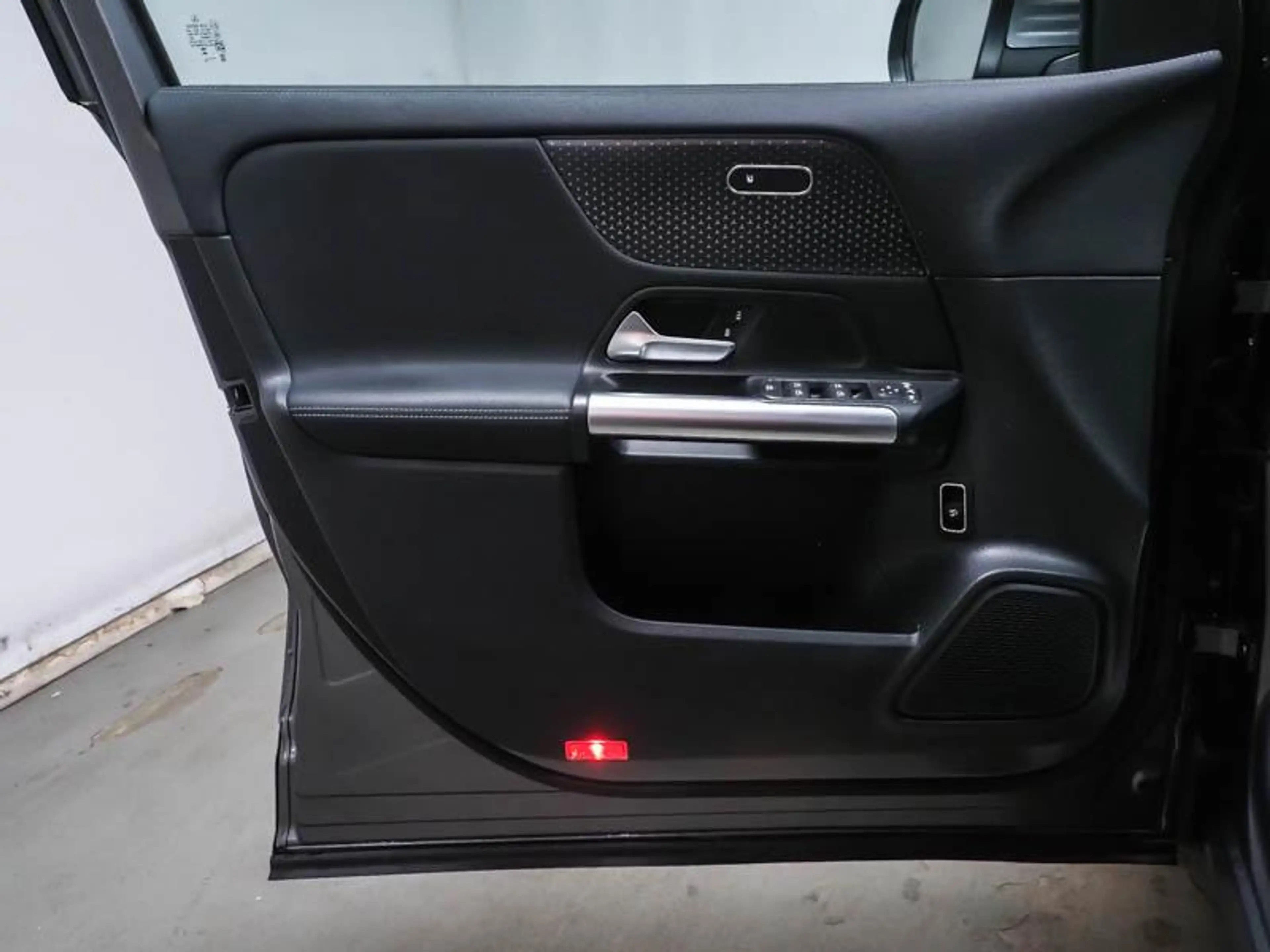 Mercedes-Benz EQA 300 , 4 Matic, Prog. Adv., AHK, LHZ, Totwinkel, Rüc... — photo 3