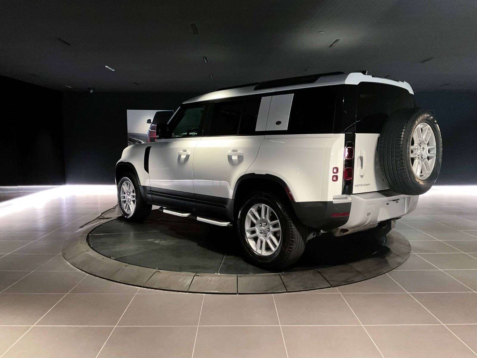 2023 Land Rover Defender S | Navigation | Bluetooth | Heated Seats | Heated thumb 6