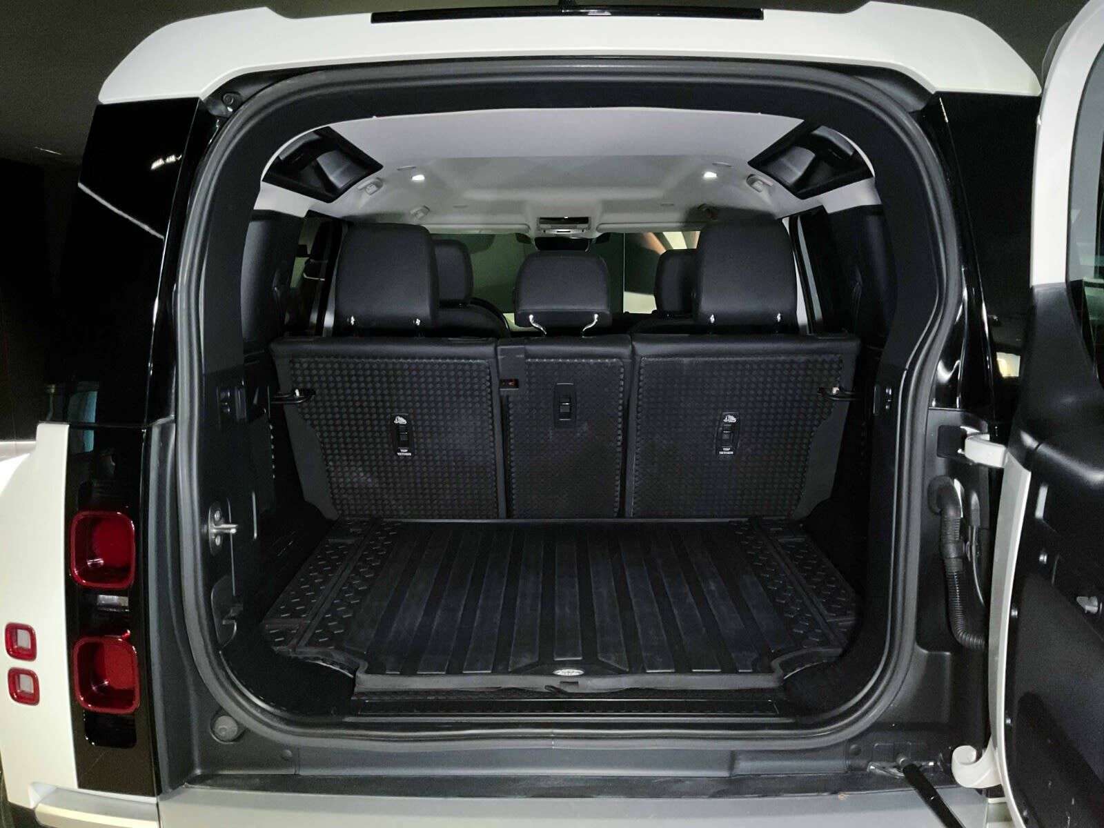 2023 Land Rover Defender S | Navigation | Bluetooth | Heated Seats | Heated thumb 21