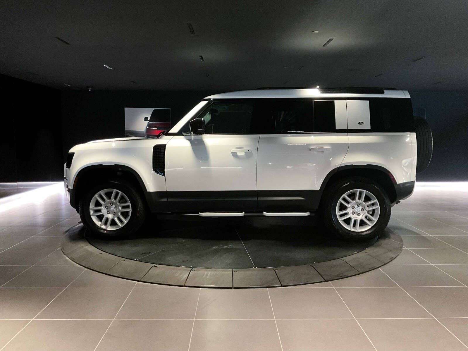 2023 Land Rover Defender S | Navigation | Bluetooth | Heated Seats | Heated alt 5